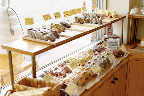 綾部のケーキ屋さんシャトレーシラキで販売されているフィナンシェなどの焼き菓子です