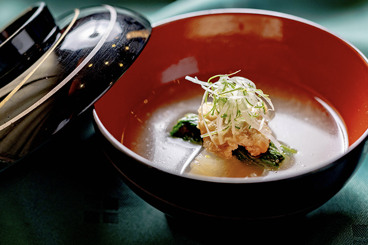 綾部の料亭 ゆう月の黒峰シャモ会席 ガラスープのお椀